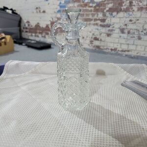 Beautiful, excellent condition, glass decanter.Measures approximately: 7.5"...